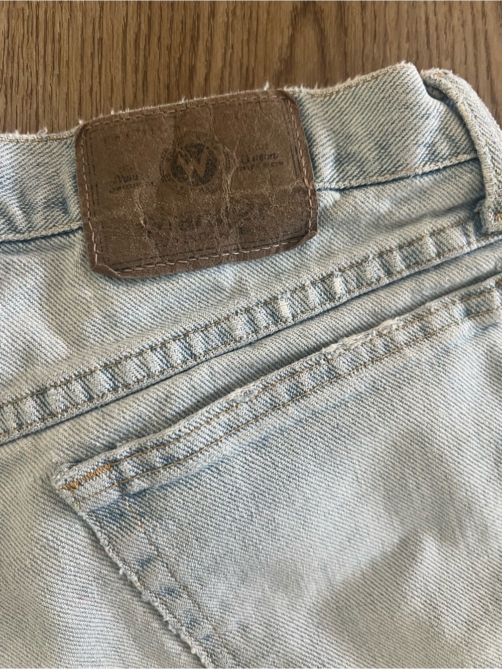 Wranglers Women’s Light Wash Light Denim Shorts Distressed Frayed Hem Pockets - Picture 3 of 4